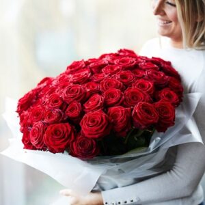 100 rode rozen voor Valentijnsdag