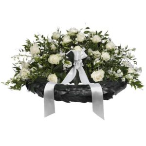 Herdenkingskrans witte bloemen voor 4 mei